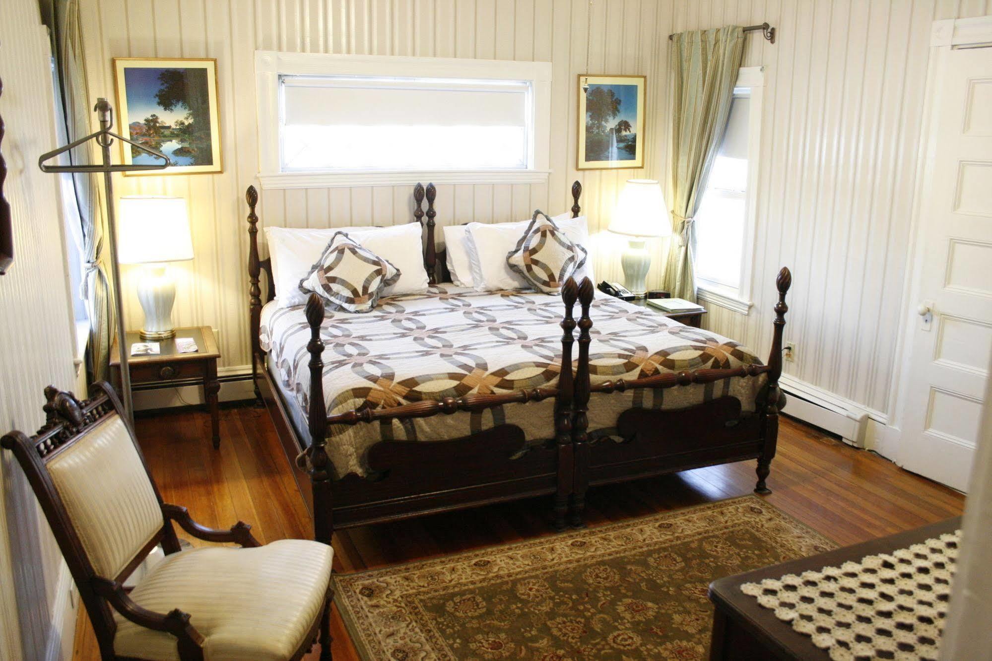 The Coolidge Corner Guest House: A Brookline Bed And Breakfast 외부 사진